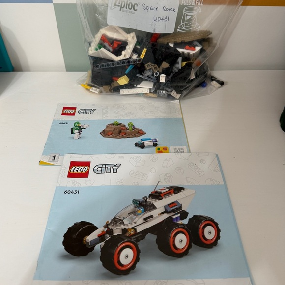 Space Rover Building Set with Figures - Picture 2 of 2